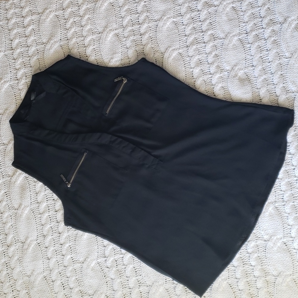 .Lightweight summer sleeveless black top.